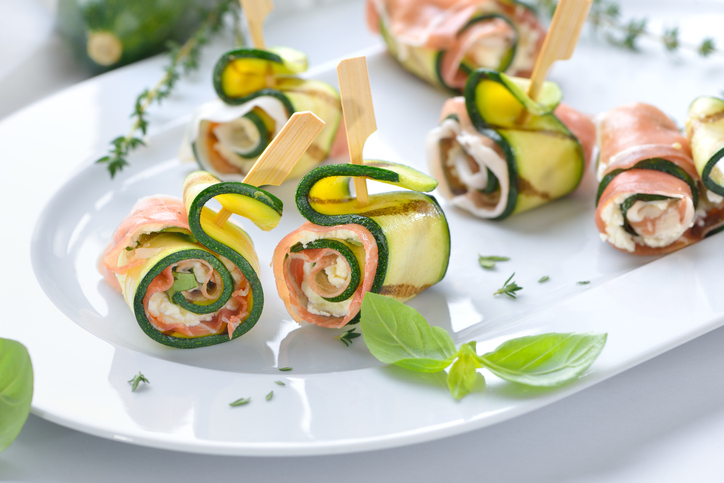 Zucchini rolls with ham and cheese